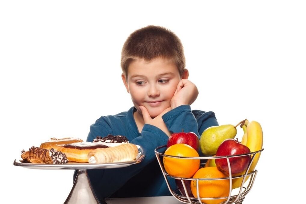 Epäterveellisten sokeriruokien poistaminen lapsen ruokavaliosta hedelmien hyväksi